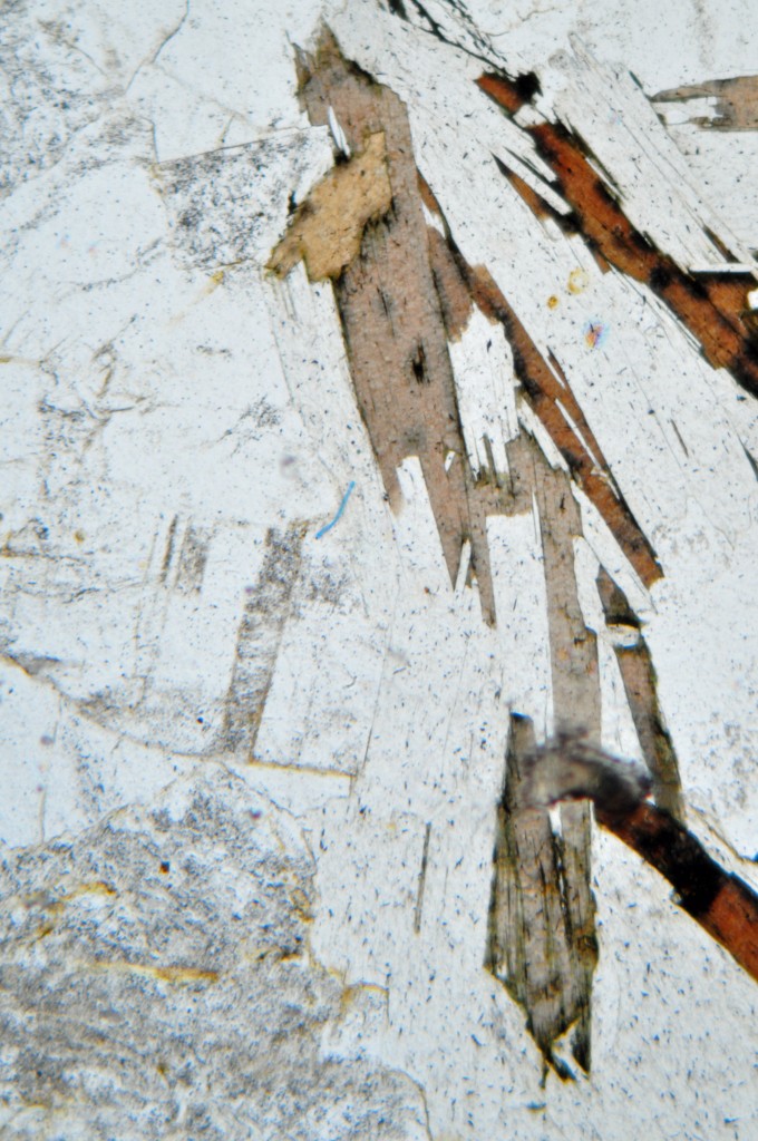  Granite 1 à deux micas en LPNA